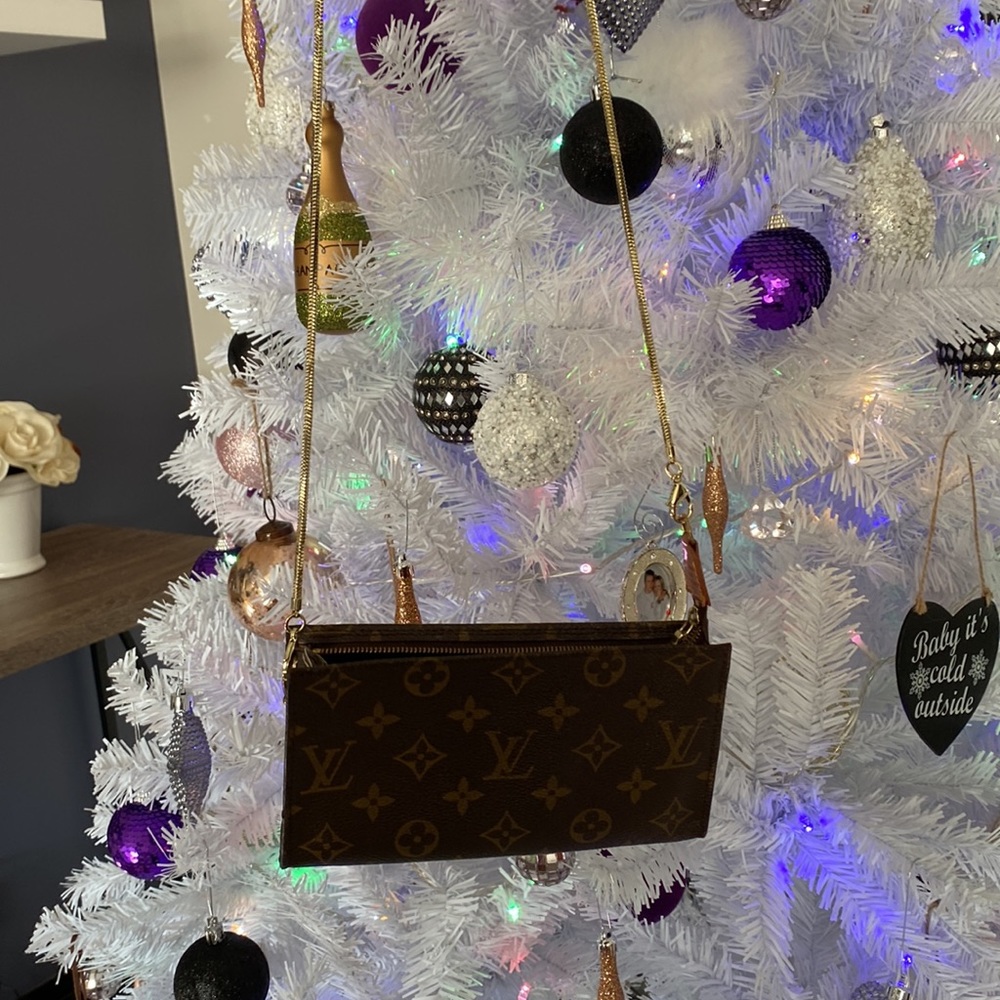 Authentic Louis Vuitton GM Pouch ~ vintage